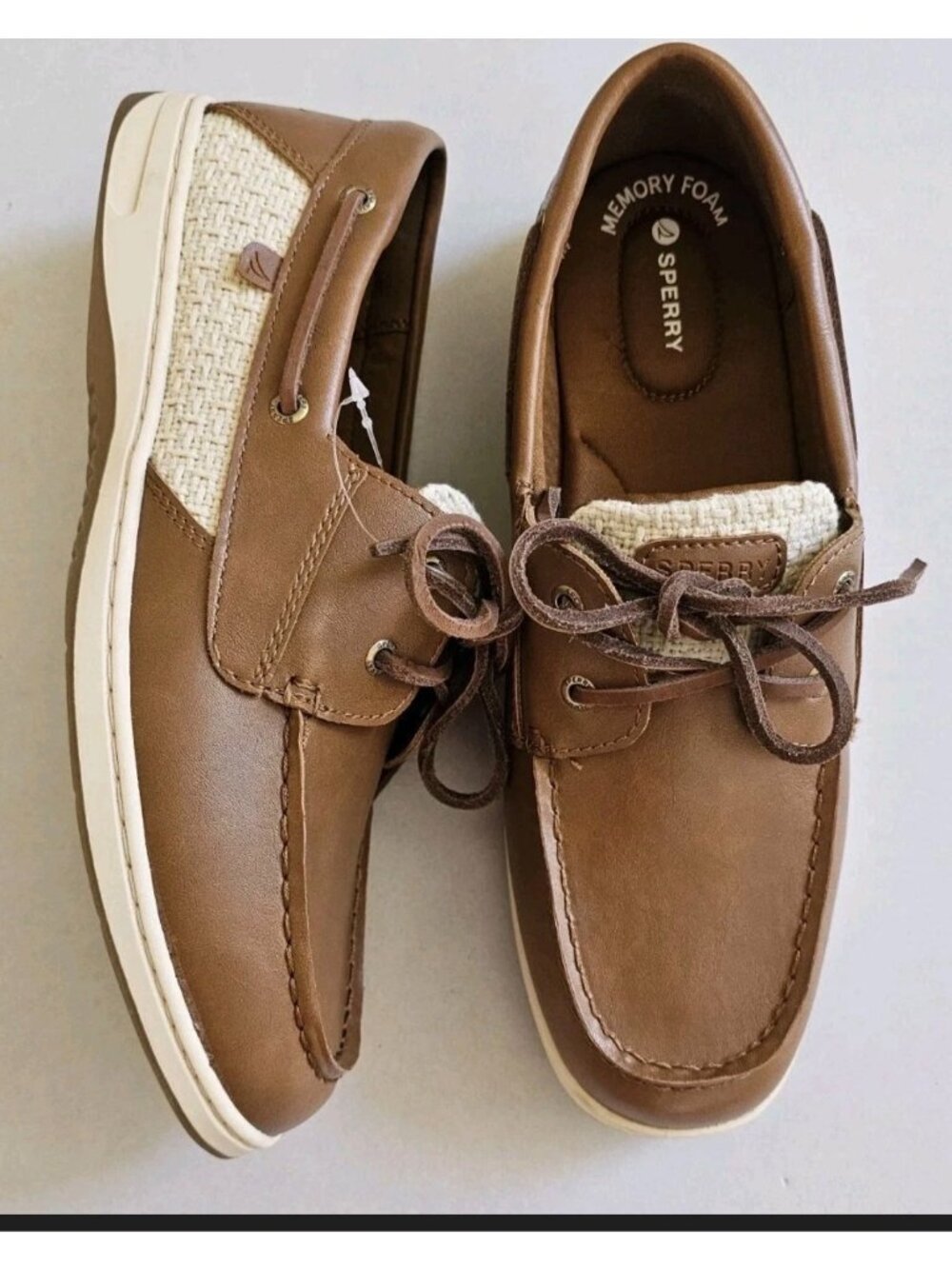 Sperry women's boat shoes model in brown memory foam size 9.5